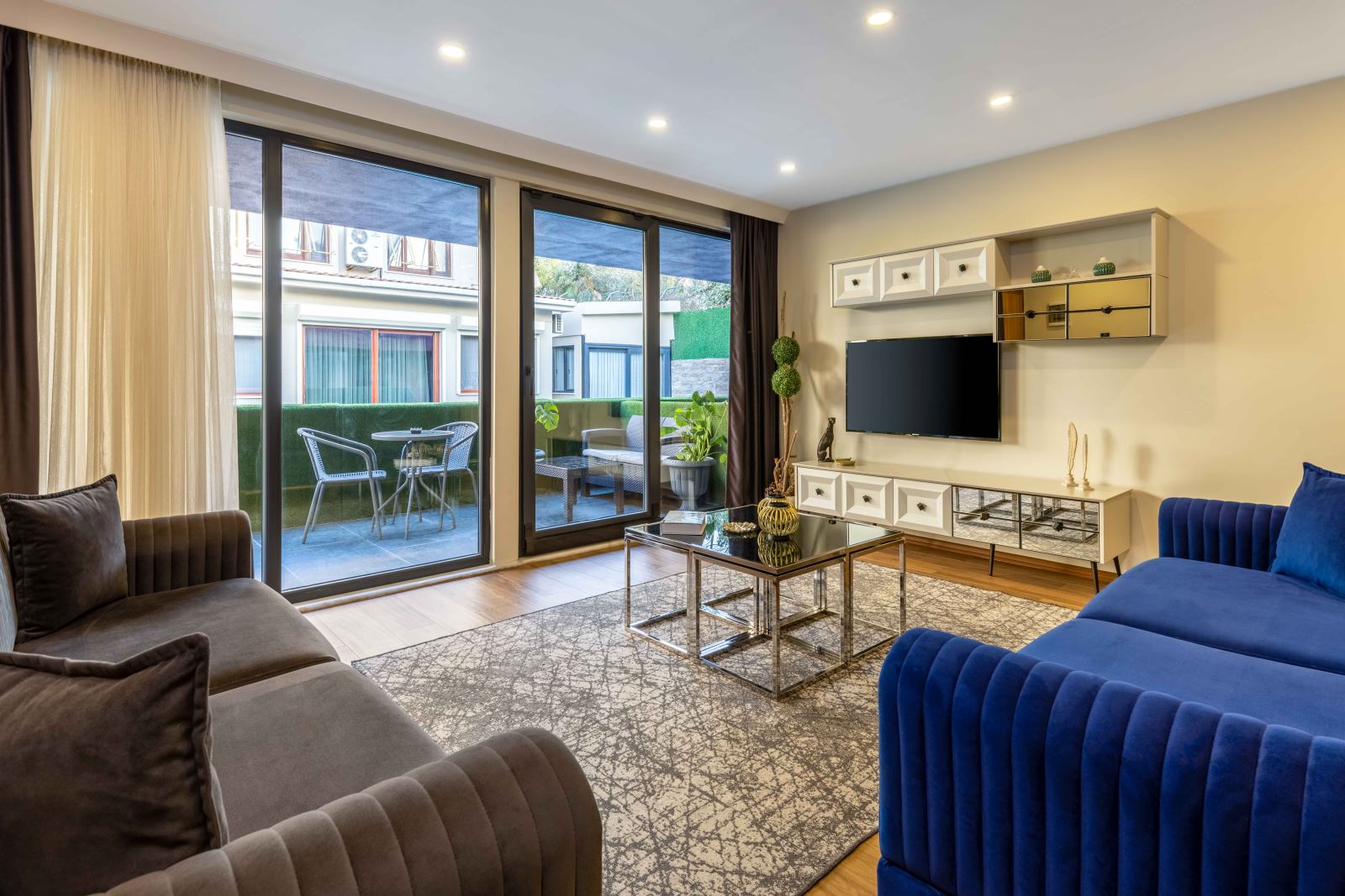 BayMari Suites oturma alanı